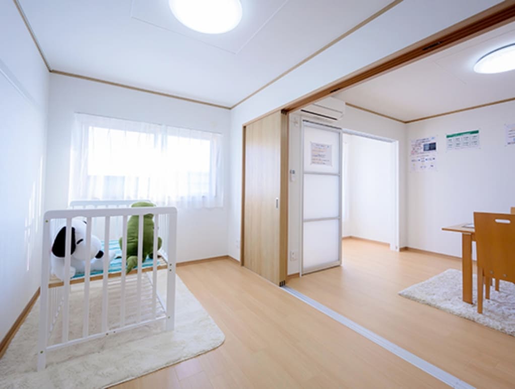 ミユキ商事 アンジェリーク アパート 南側洋室 リビング