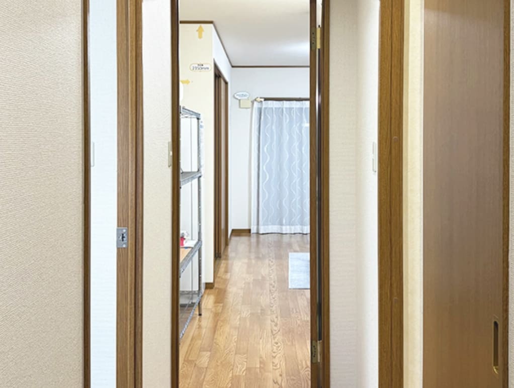 ミユキ商事 ヴィラ葵 アパート 玄関内部から